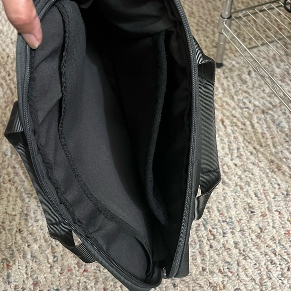 Computer bag/Case logic brand dark gray. Used/good .11x14x2 - Picture 4 of 8